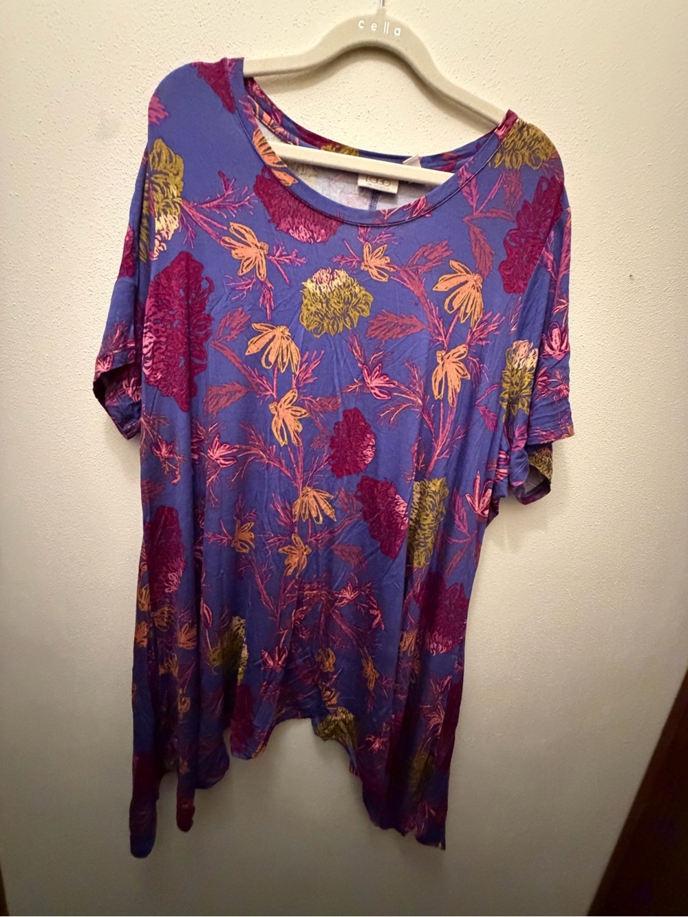 LOGO by Lori Goldstein Purple Floral Scoop Neck Tunic with Pink & Gold Motif